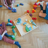 Grünes Temperament im Grimm’s Baukasten: Runde Holzbausteine für ruhiges, harmonisches Spielen